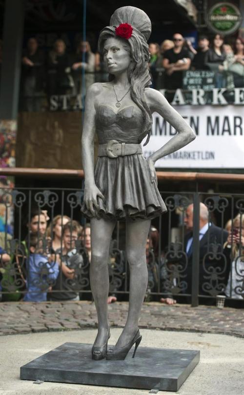 Amy Winehouse Inmortalizada Con Estatua En Londres