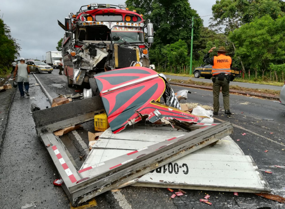 Cinco heridos deja accidente en carretera a El Salvador Soy502