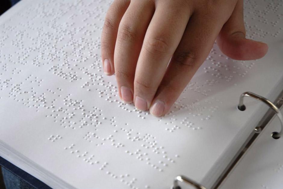 Llega A Guatemala La Primera Biblia Completa En Sistema Braille