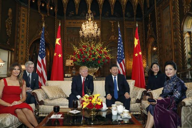 Melania acompañó a Trump durante la recepción del mandatario chino Xi Jinping. (Foto El Nuevo Herald)