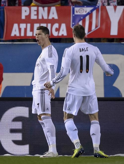 Gareth Bale provocó el penal que Cristiano Ronaldo convirtió en el segundo gol que aseguró la clasificación para los merengues