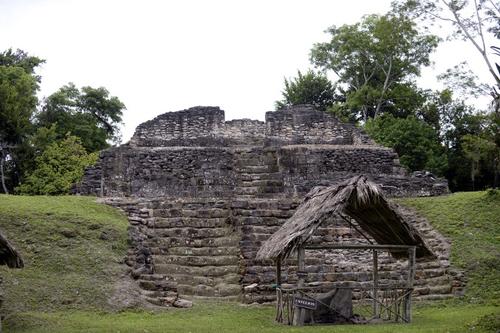 El sitio arqueológico Uaxactún, en la selva petenera. (Foto: Johan Ordóñez/AFP)