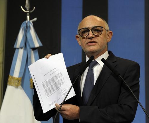 Héctor Timerman, canciller argentino, en conferencia de prensa el 15 de enero pasado, luego de que el fiscal Alberto Nisman lo acusara junto a la presidenta Fernández de Kirchner. (Foto: Alejandro Pagni/AFP)