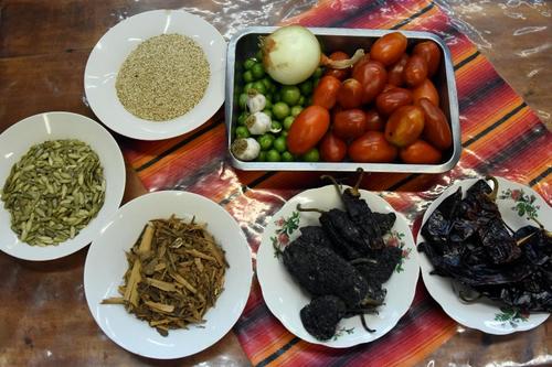 Ingredientes para preparación del pepián. (Foto: Johan Ordóñez/AFP)