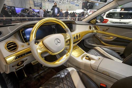El auto ha sido fabricado con el mismo afán de detalla que el Castillo de Versalles, símbolo por antonomasia de lujo absoluto. (Foto:AFP) 