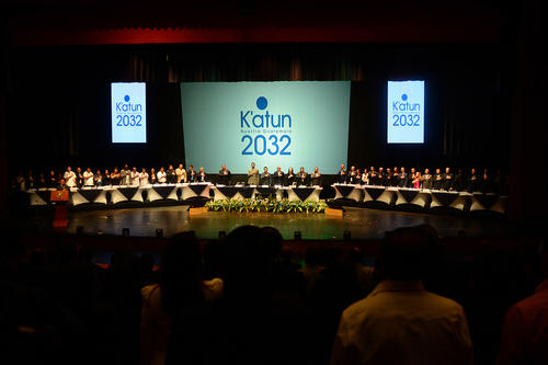 Durante la sesión extraordinaria del Conadur se presentó y aprobó el Acuerdo Gubernativo 03-2014, el cual da vida al Plan Nacional de Desarrollo K'atun 2032. (Foto: Jesús Alfonso/Soy502)