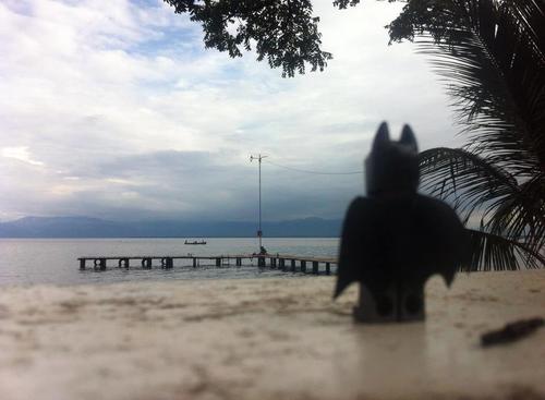 Batman Lego también visitó El Estor, Izabal. (Foto: BuToys Guatemala)