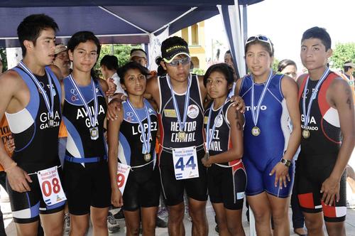 Los integrantes de la delegación guatemalteca de triatlón que compitió en el Centroamericano de Granada, Nicaragua. (Foto: Francisco López Ventura)