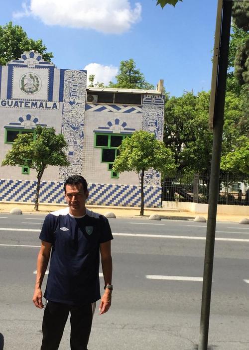 "Guatemala", foto tomada en la Avenida de las Américas, en Sevilla, España. Edificio con el nombre de nuestro país.