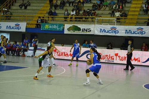 Sofía López encesto 6 puntos para la Selección de Guatemala. (Foto: FECOBA)