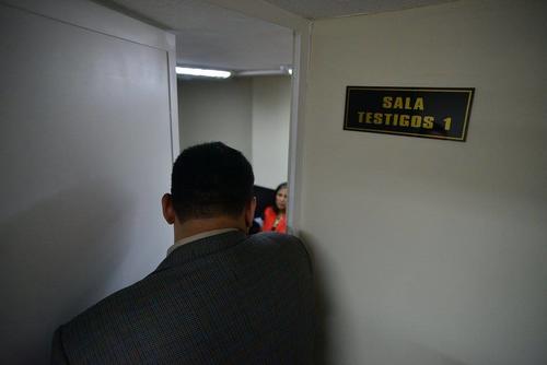 Javier Ortiz, alias Teniente Jerez, se encuentra declarando en la Sala de Testigos 1 frente a fiscales del Ministerio Público y personal de CICIG en búsqueda de ser colaborador eficaz. (Foto: Wilder López/Soy502)