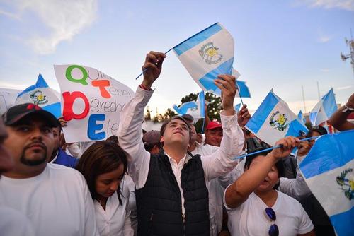 A la actividad acudió el candidato a alcalde de Villa Nueva, Edwin Escobar, con algunos vecinos del municipio. (Foto Wilder López/Soy502)
