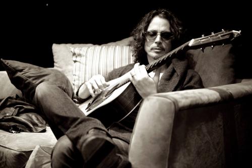 Chris Cornell murió sorpresivamente durante la noche de este miércoles por causas que aún se desconocen. La noticia no solo impactó a su familia, sino que enlutó al mundo de la música. (Foto: agencias)