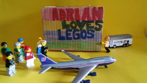 La iniciativa del pequeño se ha denominado "Adrian Loves Legos". (Foto Facebook/Unstoppable Children of the World)