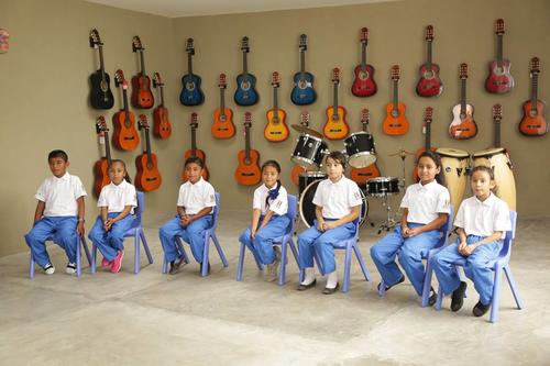 A finales de marzo, la Fundación Adentro inauguró la segunda escuela. (Foto: Facebook/Fundación Adentro) 