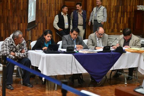 Los sindicados por el caso son el excomisionado militar Heriberto Valdez Asij y el teniente Steelmer Reyes Girón. (Foto Wilder López/Soy502)