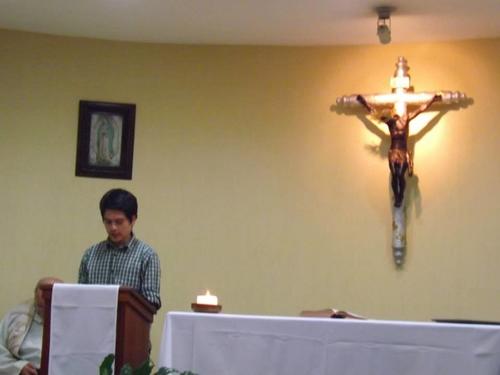 Fausto Rosales es seminarista católico y decidió salir del claustro para mostrar su indignación. (Foto: Facebook)
