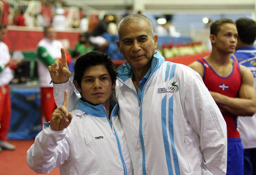 Jorge Vega junto a su entrenador Sergio Tejeda. (Foto: COG)