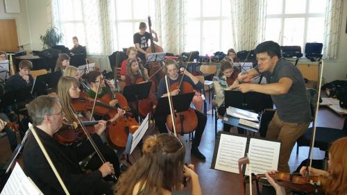 Bruno Campo en acción junto a la Orquesta Juvenil Carl Nielsen de Dinamarca. (Foto: CNUS)