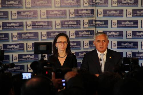 Ekaterina Parrilla en conferencia de prensa junto a Otto Pérez Molina. (Foto: Archivo)