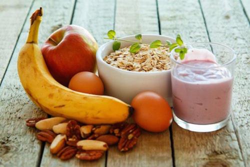 El desayuno no solo te llena de energías para tus actividades diarias, también ayuda a tu cabello. (Foto: mejorconsalud)