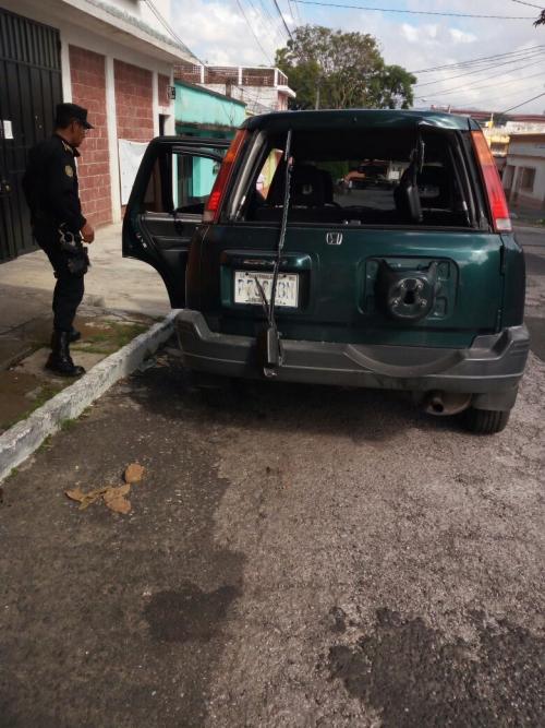 Esta fue la camioneta verde en la que ingresaron al hospital. (Foto: PNC)