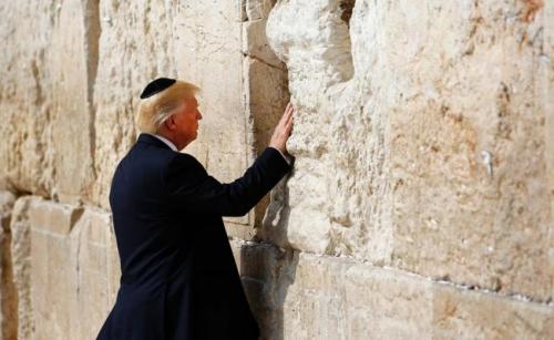 En mayo de este año, Donald Trump visitó el Muro de los Lamentos. (Foto: El Universal)