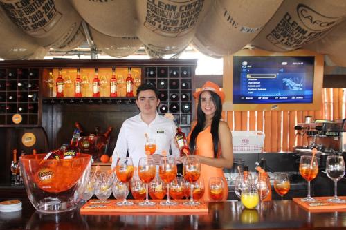 La terraza de Aperol es de tipo Lounge-Bar y cuenta con su distintivo Aperol Spritz.