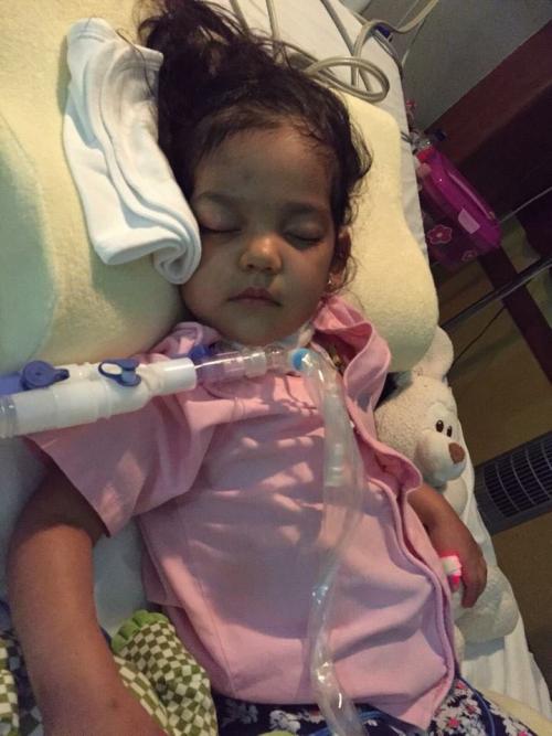 Valeria en el intensivo después de despertar del coma. (Foto: Soy502)