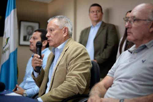 En conferencia de prensa, distintas asociaciones criticaron el certificado anunciado por el gobierno. (Foto: Wilder López)