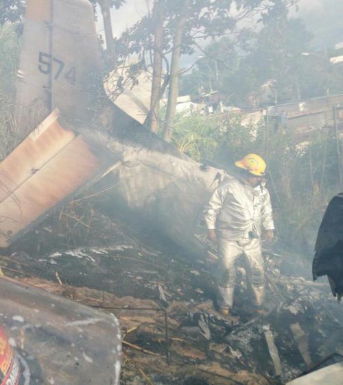 La avioneta habría salido de la pista del Aeropuerto Internacional La Aurora. (Foto: Bomberos Municipales y Aeronáutica Civil)