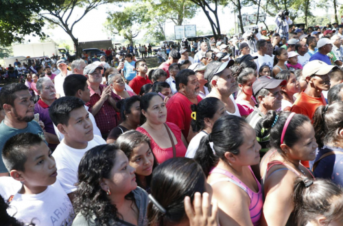 Público de Mariscos escuchando al Presidente. (Foto: Gobierno)