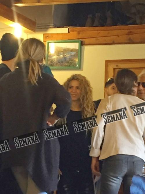 Shakira y Piqué compartieron con familiares y amigos. (Foto: Semana)