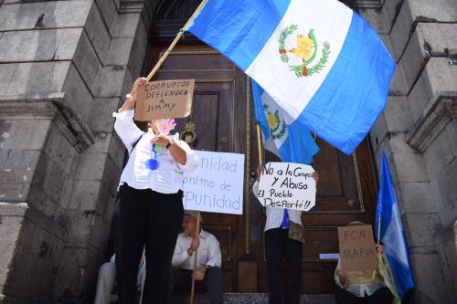 Un grupo de ciudadanos demandó al Congreso el retiro de la inmunidad del Presidente. (Foto: Wilder López/Soy502)