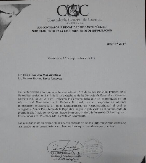 La orden para verificar la legalidad del bono que recibe el presidente Jimmy Morales. (Foto: CGC). 