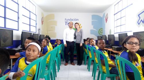 Los niños recibieron el Aula Digital con cariño. (Foto: Sara Melini/Nuestro Diario)