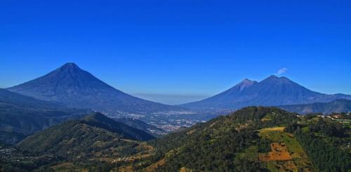 Volcanes que rodean a Antigua Guatemala. (Foto: laantiguaguatemala.org)