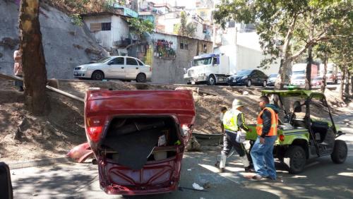 Así quedó el vehículo volcado. (Foto: Amílcar Montejo/PMT) 