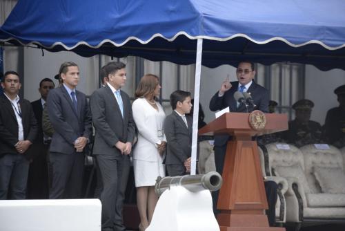 Su esposa y sus cuatro hijos lo respaldaron durante su discurso. (Foto: Wilder López/Soy502)
