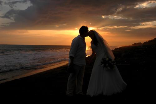 Las playas de Monterrico fueron el escenario para la boda de esta pareja. (Foto Flickr)
