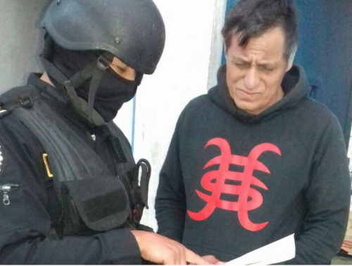 Rigoberto Morales Barrientos recibe la notificación de los nuevos delitos que se le achacan.