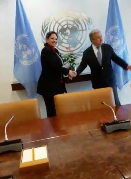 Imagen de una transmisión en vivo de la visita de la canciller a la ONU. (Foto: Twitter)