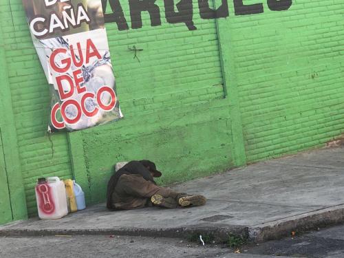 Las personas sin hogar abundan en la ciudad. (Foto: Vic García)