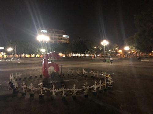 Vestigios de nuestras tragedias en la Plaza de la Constitución. (Foto: Vic García)