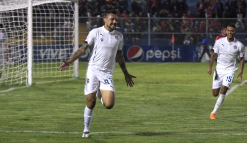 Así festejó el delantero mexicano Abraham Carreño su primer gol con los Cremas. (Foto: Comunicaciones FC)