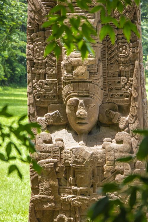La estela o monolito es uno de los símbolos utilizados en las monedas de Guatemala. (Foto: Adrián Ramos/Inguat)