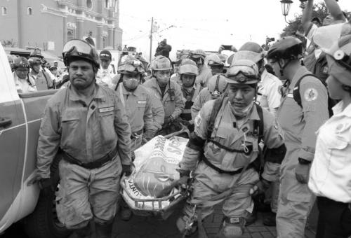 Los Bomberos Voluntarios ubicaron el cuerpo del delegado de la Conred. (Foto: Bomberos Voluntarios)