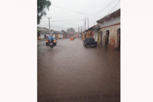 Las autoridades de Antigua Guatemala no reportan ningún accidente por causa de las inundaciones. (Foto: Usuario WhatsApp)