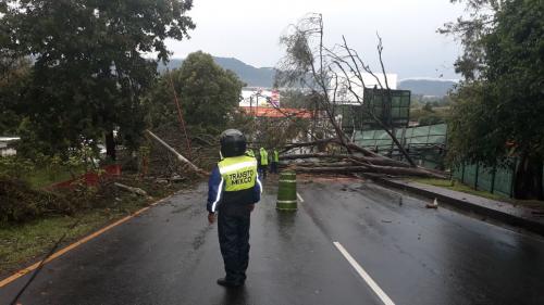 El paso hacia el ingreso de San Cristóbal por la zona 11 se encuentra totalmente bloqueado. (Foto: Amílcar Montejo/PMT)