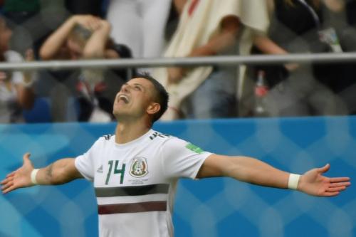 El goleador mexicano pudo hacer su primer gol en el certamen mundialista. (Foto: AFP)